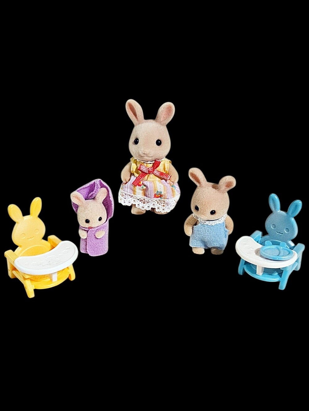 Calico Critters Sylvanian Families Marshmallow Bunny Family & Furniture Playset